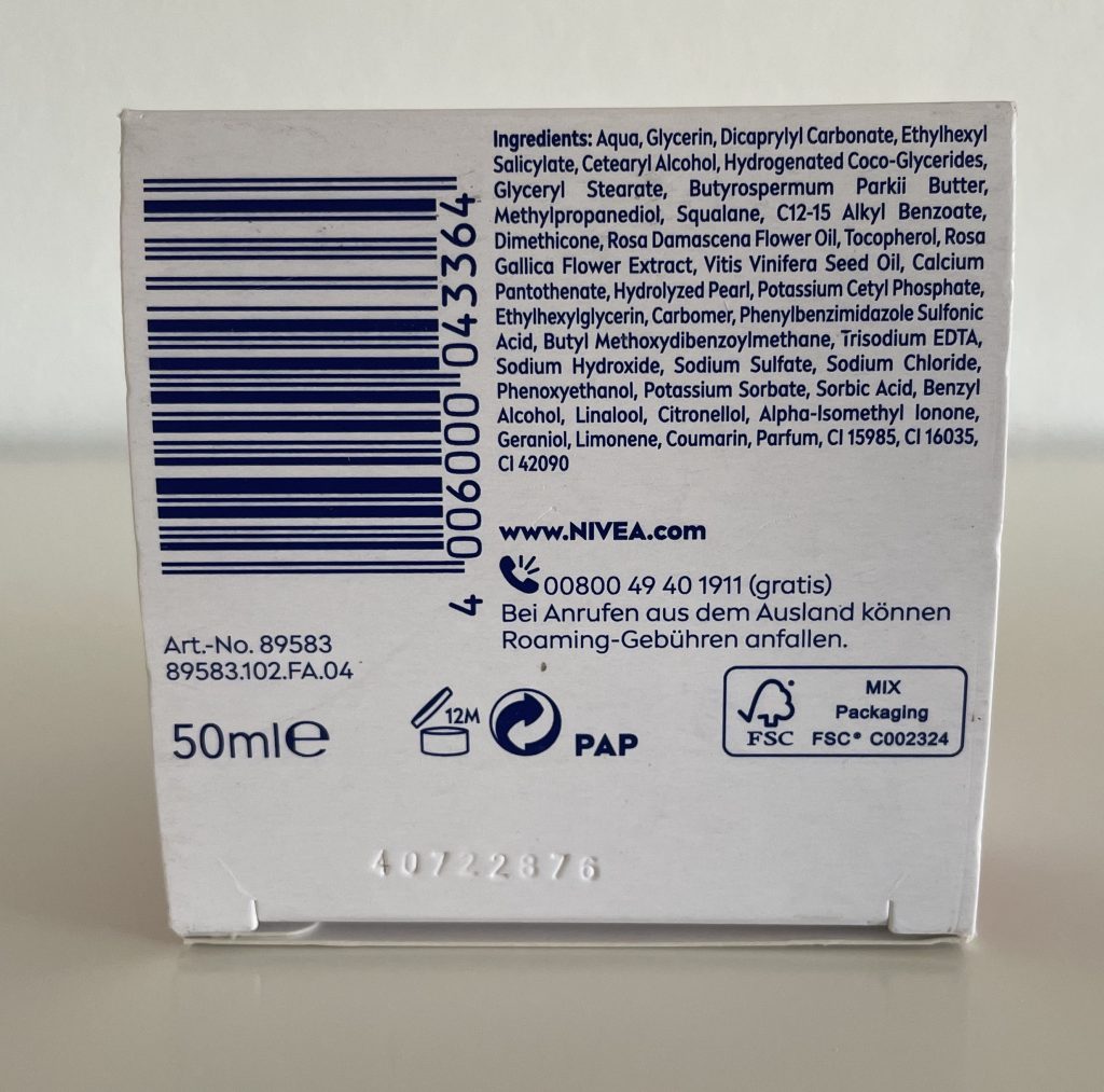 NIVEA VITAL Strahlender Teint Gesichtscreme Verpackung von unten mit Inhaltsstoffen