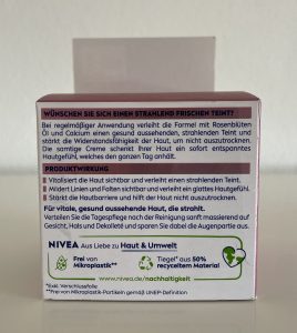 NIVEA VITAL Strahlender Teint Gesichtscreme in der Verpackung von hinten