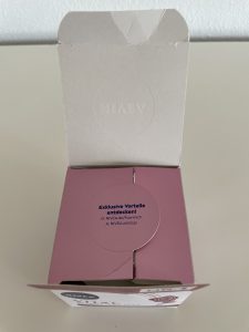 NIVEA VITAL Strahlender Teint Gesichtscreme in der geöffneten Verpackung