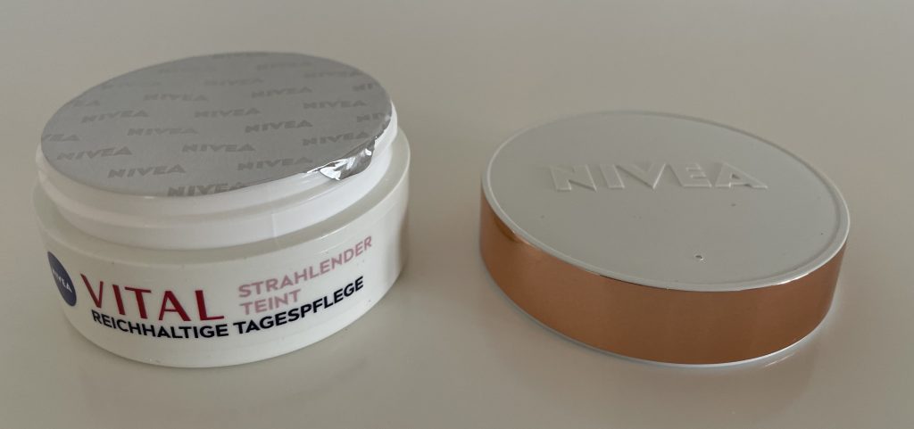 NIVEA VITAL Strahlender Teint Gesichtscreme ohne Deckel mit Schutzfolie