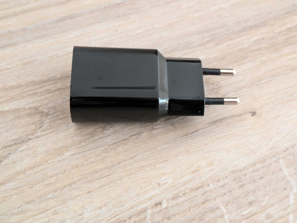 Netzadapter des Grundig ProClub MS 8130 Rasierers