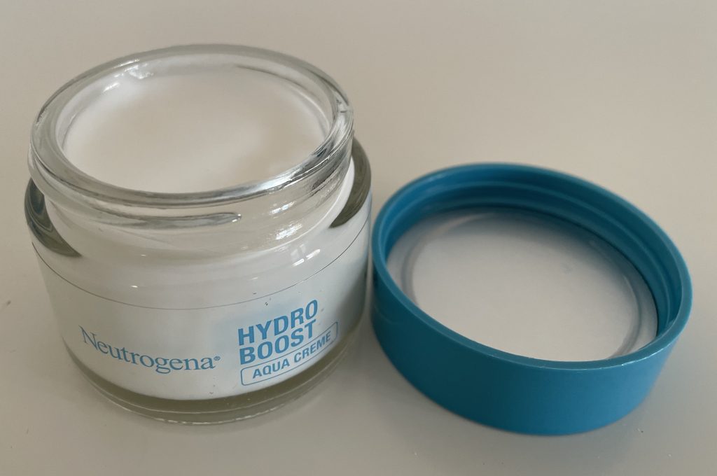 Neutrogena Hydro Boost Gesichtscreme mit geöffnetem Deckel