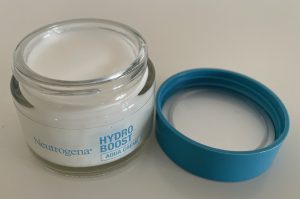 Neutrogena Hydro Boost Gesichtscreme mit geöffnetem Deckel