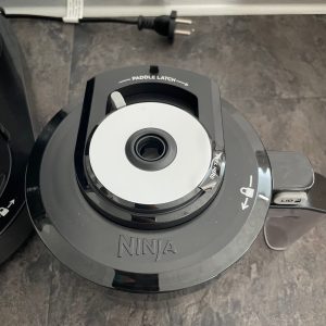 Ninja CREAMi NC300EU Eismaschine Deckel