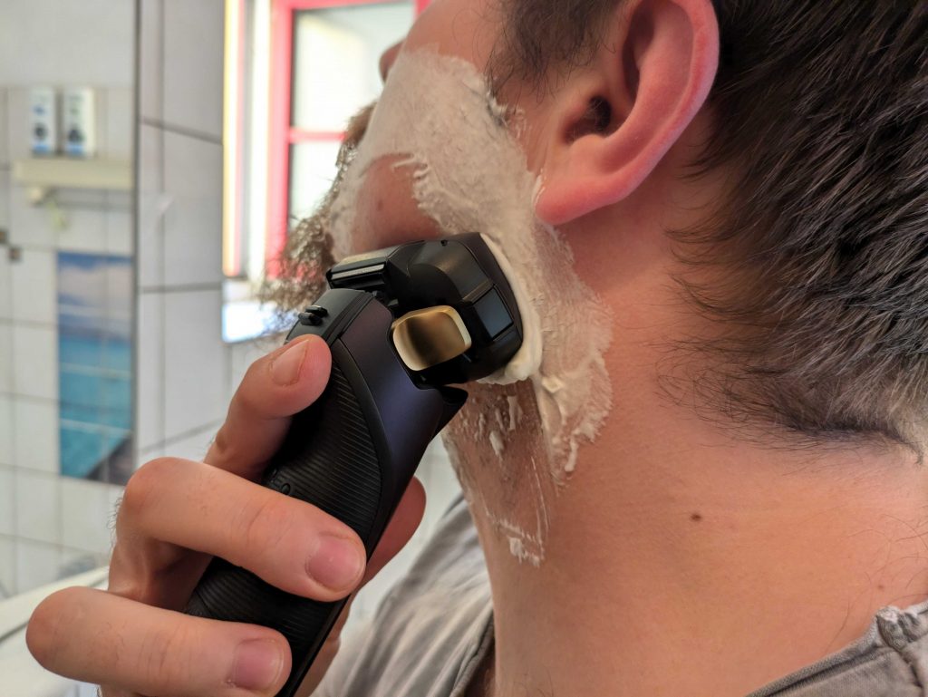Panasonic ES-LV67A803 Rasierer mit Schaum (2)