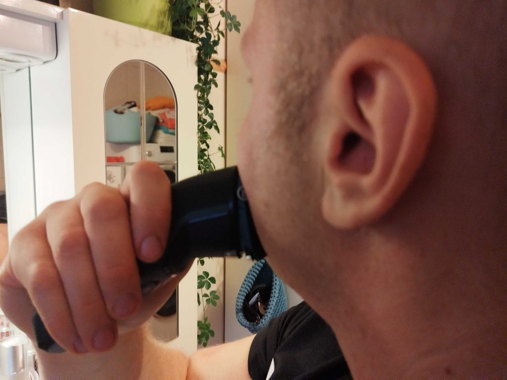 Philips Shaver Series 3000 Modell S314500 Rasierer beim Rasieren