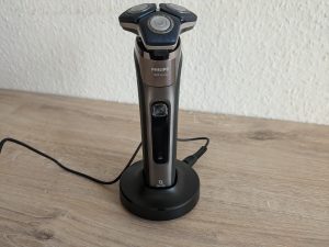 Philips Shaver Series 7000 Modell S788735 Rasierer in der Ladestation