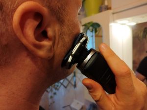 Philips-Shaver-Series-7000-Modell-S788735-Rasierer-waehrend-der-Rasur