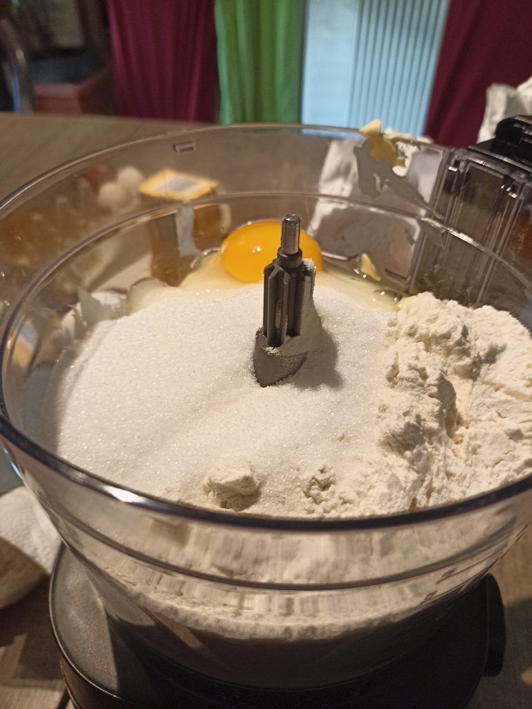 Philips Viva Collection Küchenmaschine, Zutaten für Mürbeteig eingefüllt