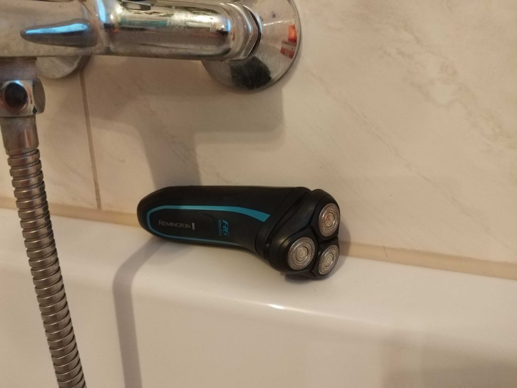 Remington R6 Aqua Rasierer Titelbild