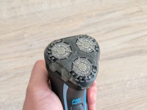 Remington R6 Aqua Rasierer mit Abdeckung