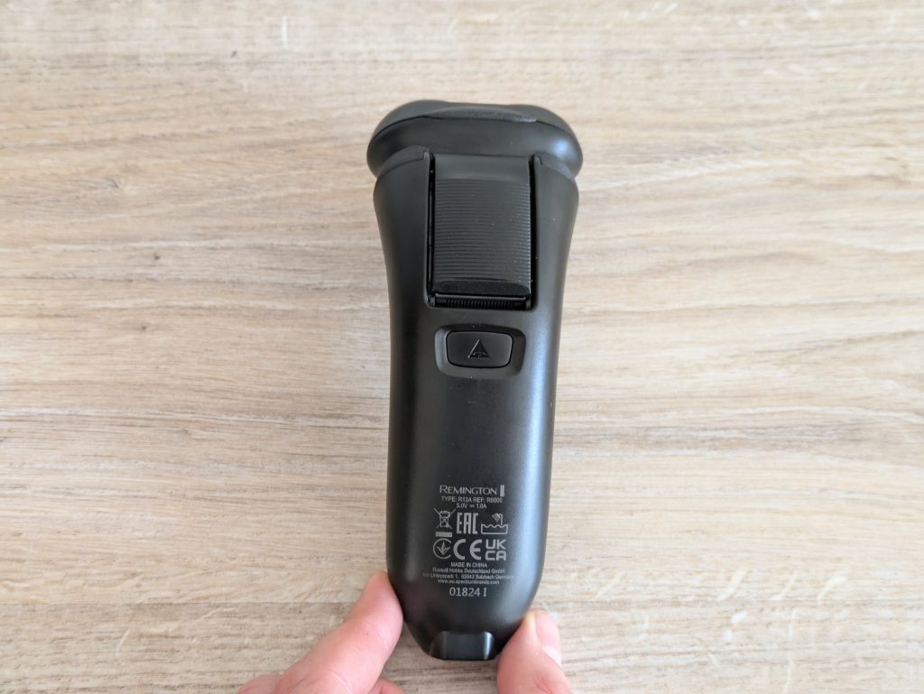 Remington R6 Aqua Rasierer von hinten