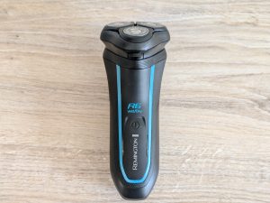 Remington R6 Aqua Rasierer von vorne