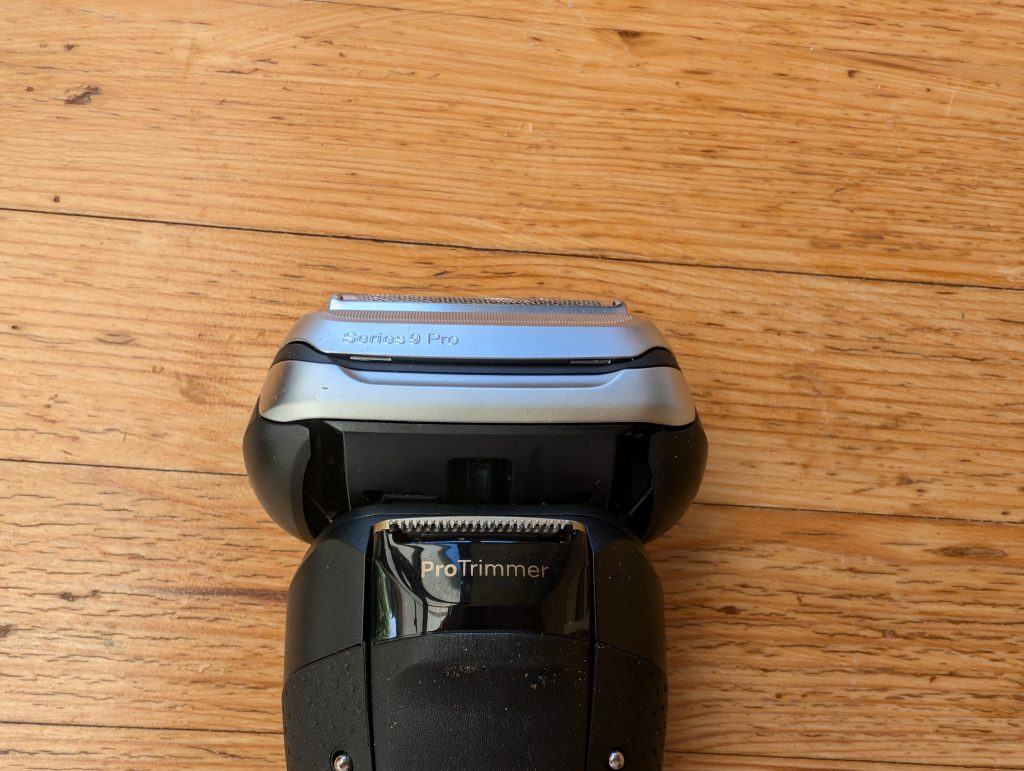 Scherkopf des Braun Series 9 Pro+ Rasierers von der Seite v2