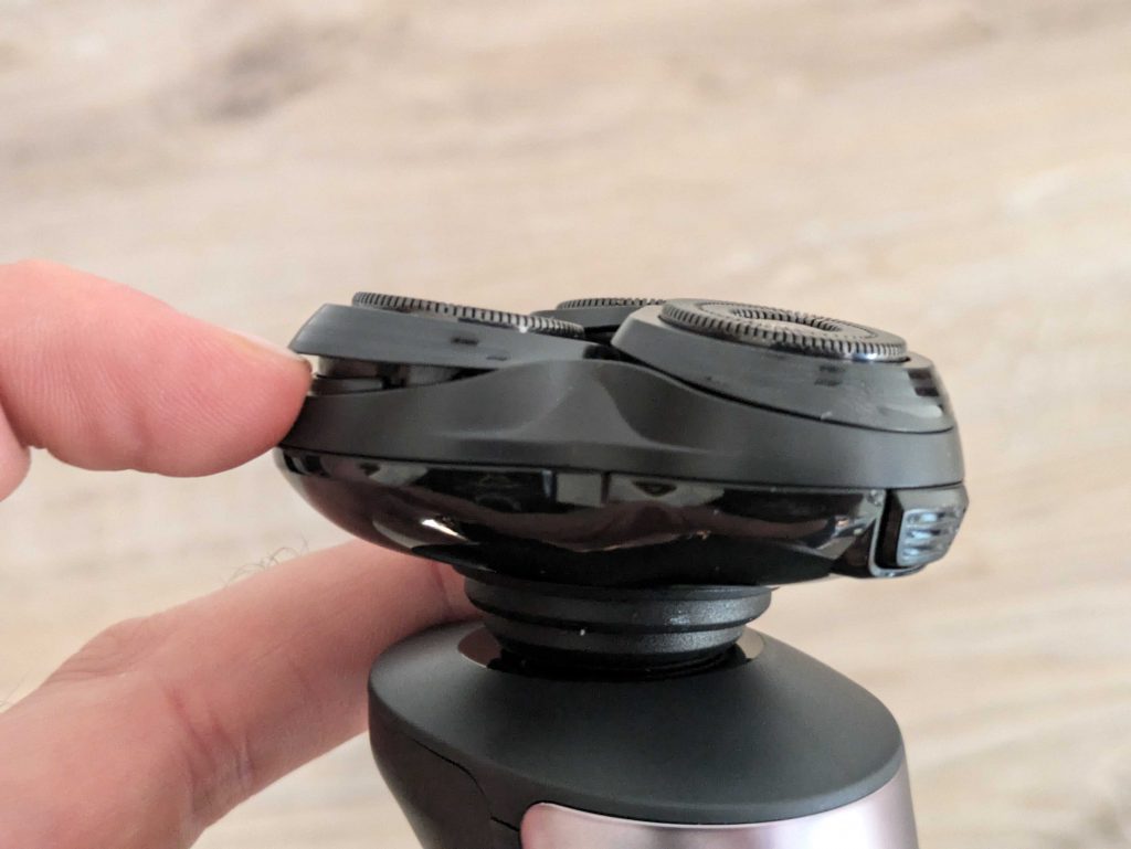 Scherkopf des Grundig ProClub MS 8130 Rasierers von der Seite