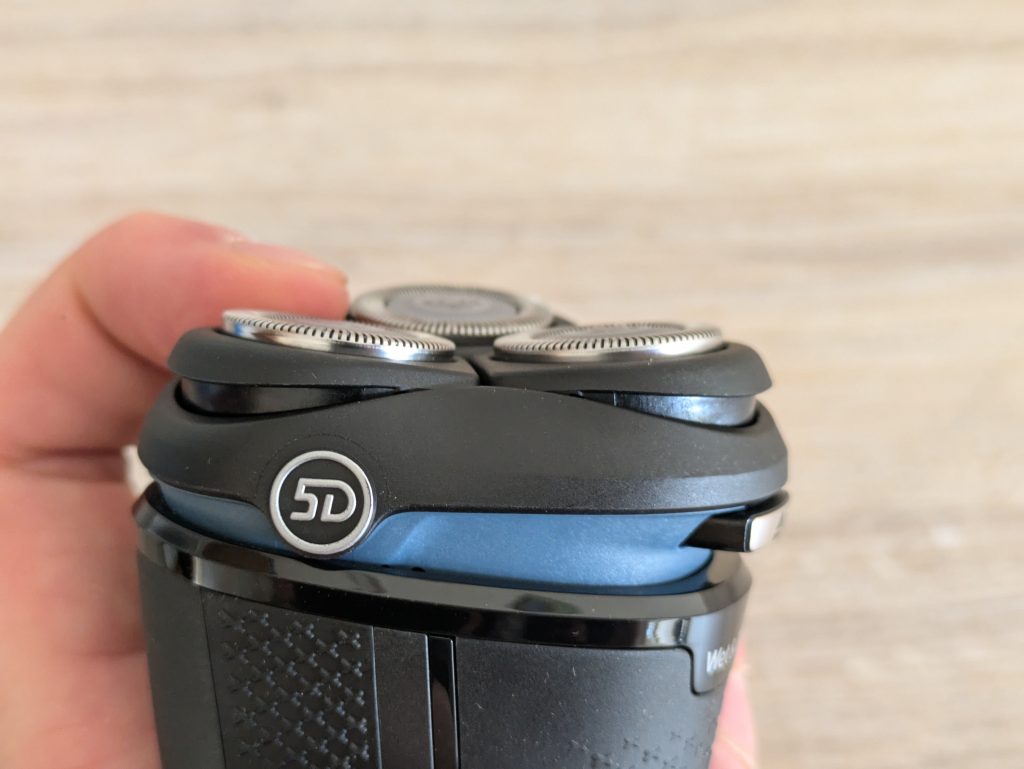 Scherkopf des Philips Shaver Series 3000 Modell S314500 Rasierers von der Seite