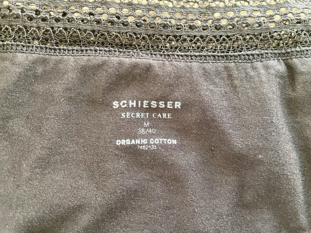Schiesser Secret Care Periodenunterwäsche Nahaufnahme Aufdruck im Höschen