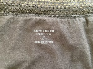 Schiesser Secret Care Periodenunterwäsche Nahaufnahme Aufdruck im Höschen