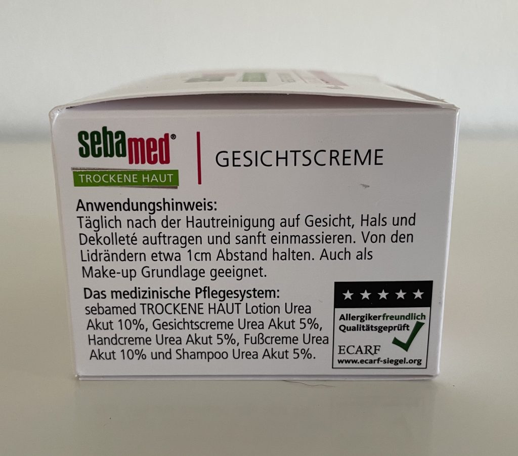 Sebamed Trockene Haut Urea Akut 5% Gesichtscreme in der Verpackung von der rechten Seite