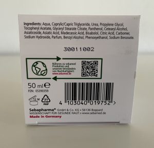 Sebamed Trockene Haut Urea Akut 5% Gesichtscreme in der Verpackung von unten