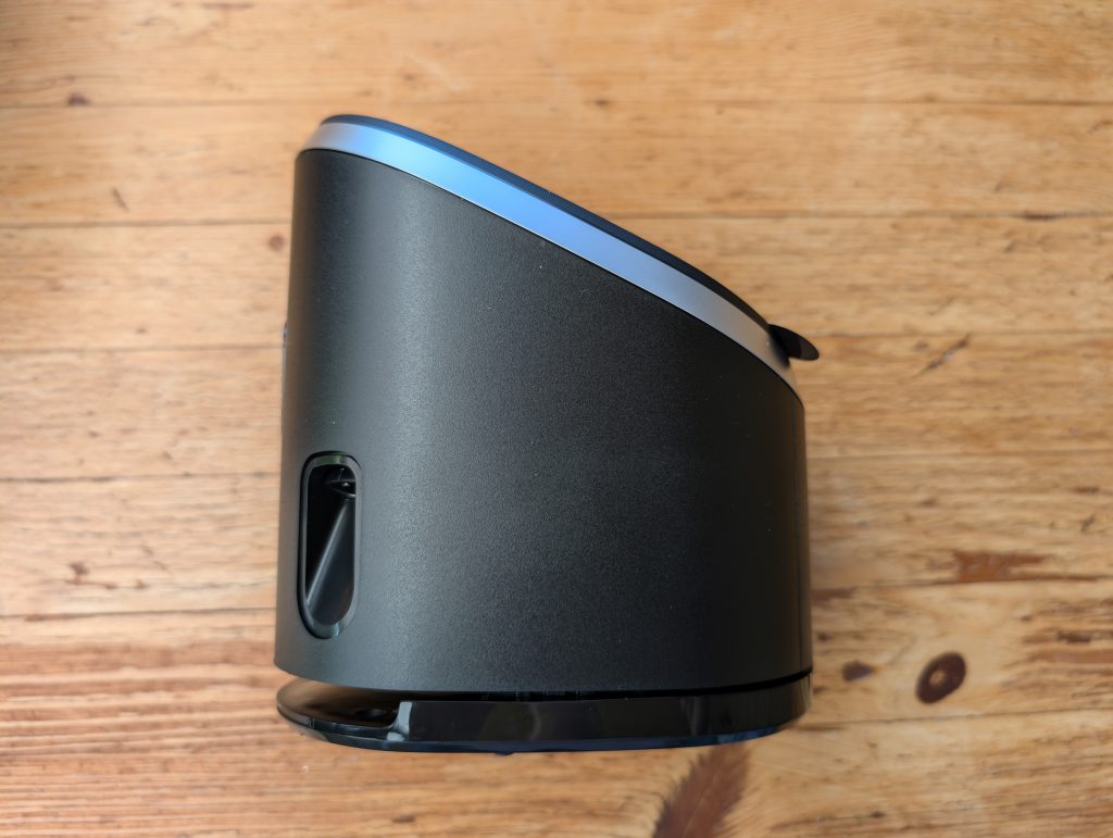 Smart Center des Braun Series 9 Pro+ Rasierers von der Seite