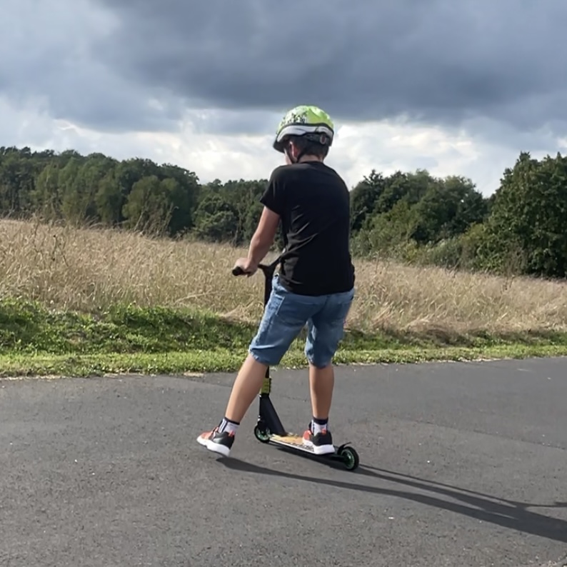 Stunt-Scooter Kickless 510432 von Schildkröt Lenkung