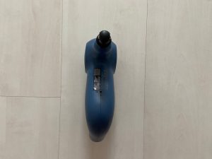 Theragun Relief Massagepistole von vorne