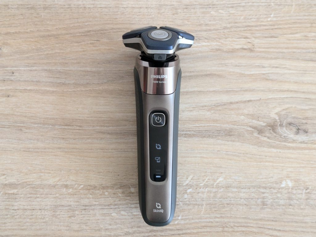 Titelbild des Philips Shaver Series 7000 Modell S788735 Rasierers (2)