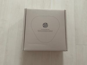 Verpackung der Theragun Relief Massagepistole von oben
