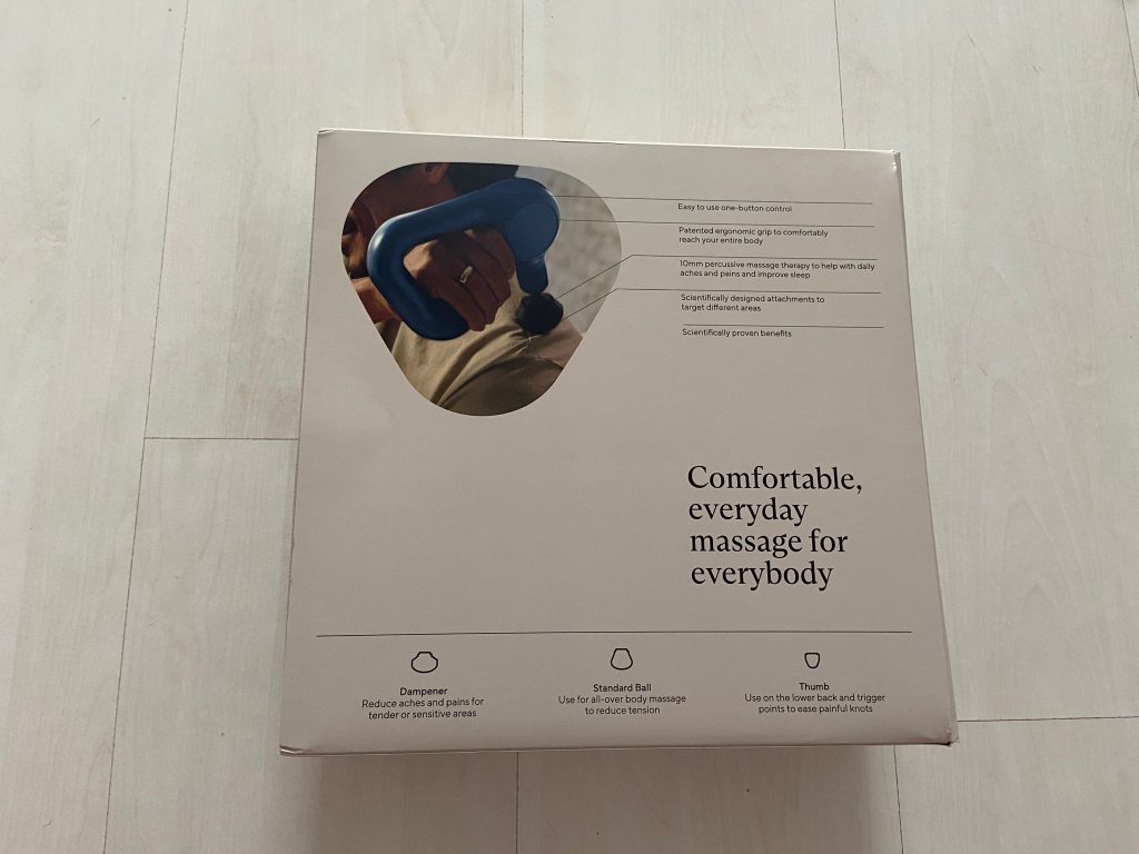 Verpackung der Theragun Relief Massagepistole von unten