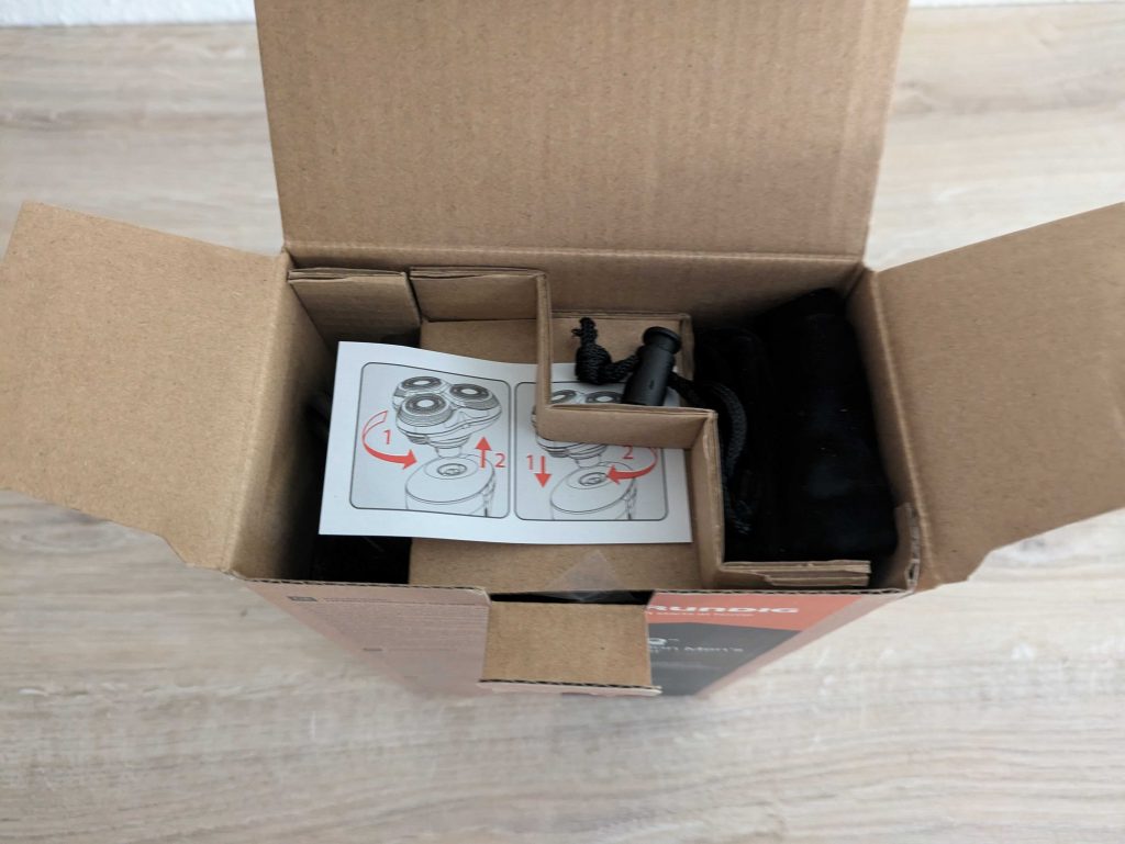 Verpackung des Grundig ProClub MS 8130 Rasierers geöffnet