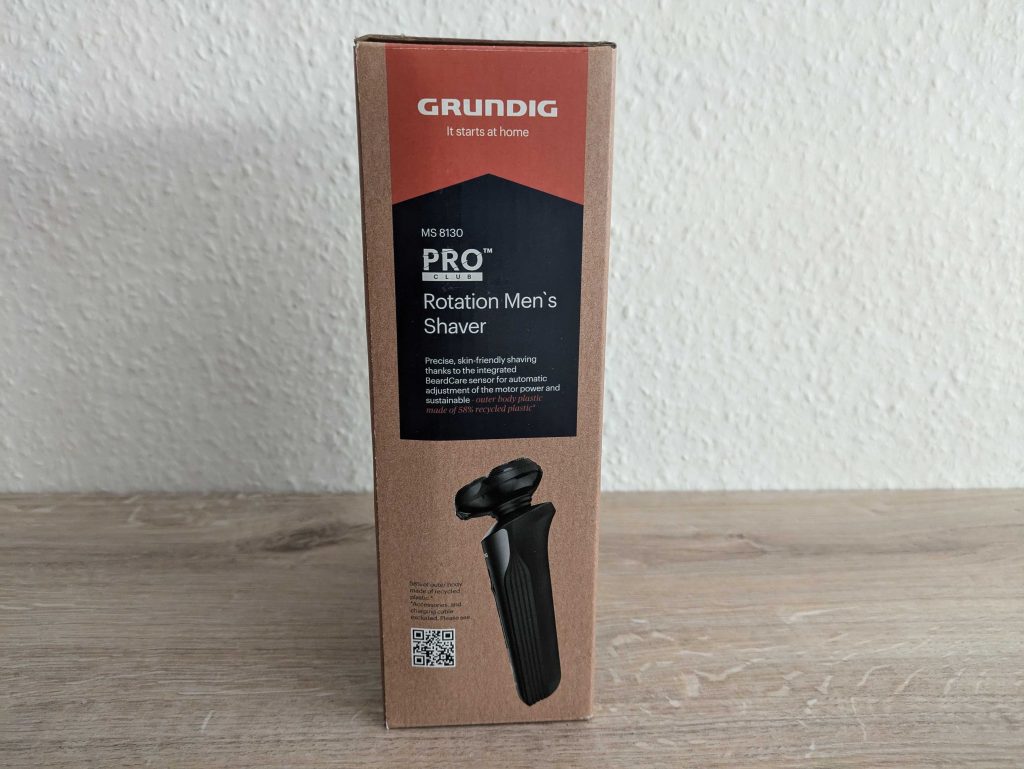 Verpackung des Grundig ProClub MS 8130 Rasierers von links