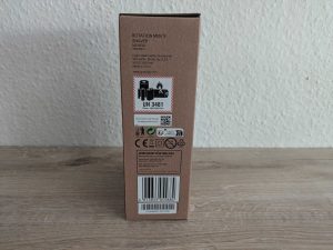 Verpackung des Grundig ProClub MS 8130 Rasierers von rechts