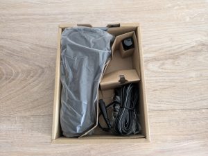 Verpackung des Panasonic ES-LV67A803 Rasierers herausgezogen