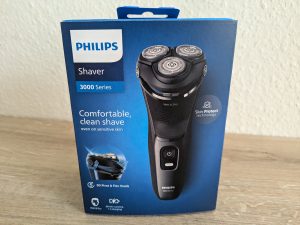 Verpackung des Philips Shaver Series 3000 Modell S314500 Rasierers von vorne