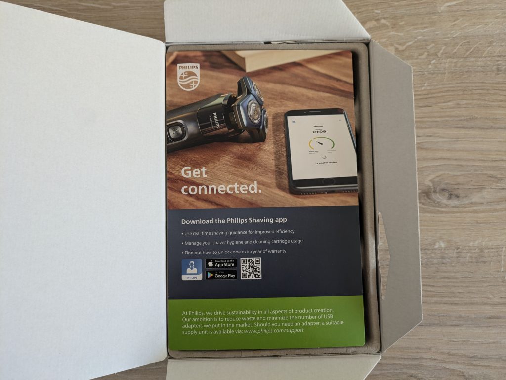 Verpackung des Philips Shaver Series 7000 Modell S788735 Rasierers geöffnet