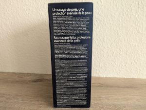 Verpackung des Philips Shaver Series 7000 Modell S788735 Rasierers von rechts