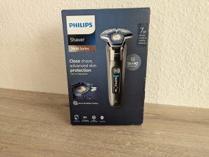 Verpackung des Philips Shaver Series 7000 Modell S788735 Rasierers von vorne