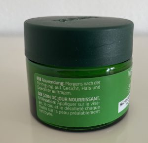 WELEDA Skin Food Feuchtigkeit & Glow Gesichtscreme Tiegel von der Seite