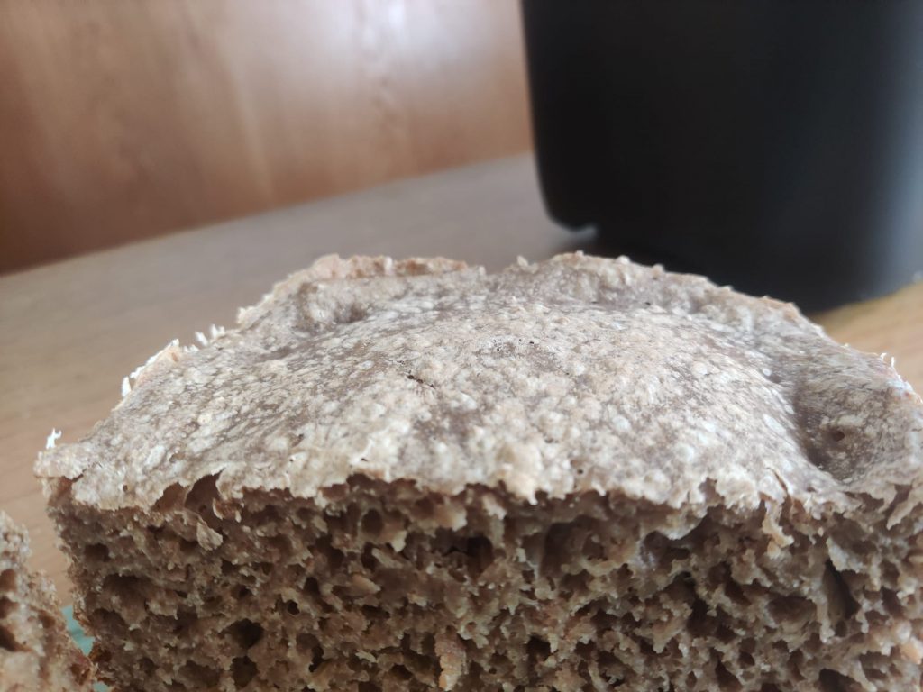 Panasonic SD-R2530K Brotbackautomat fertiges Brot mit Kruste