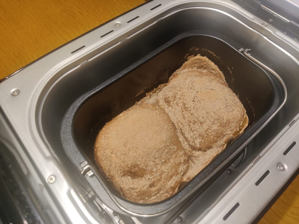 Arebos 4260627427741 Brotbackautomat fertiges Brot in Automat