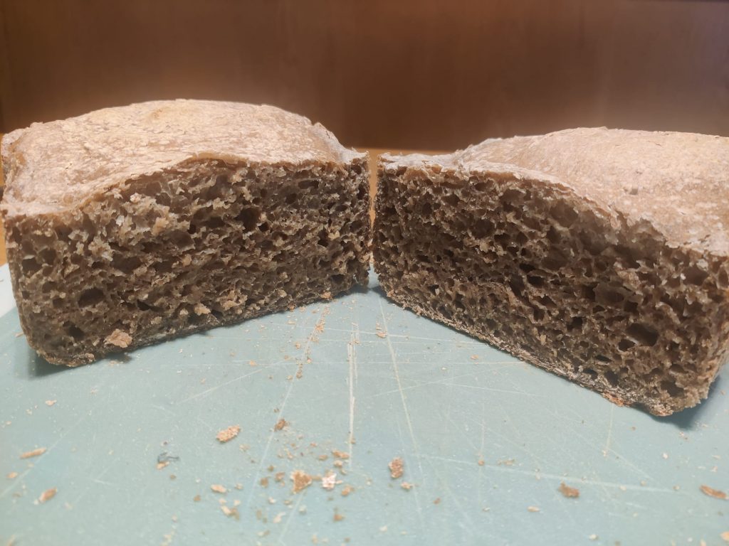 Arebos 4260627427741 Brotbackautomat fertiges Brot aufgeschnitten
