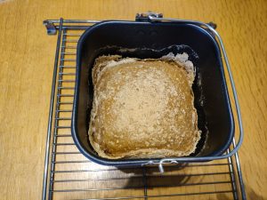 Medion MD 11011 Brotbackautomat fertiges Brot in Backform