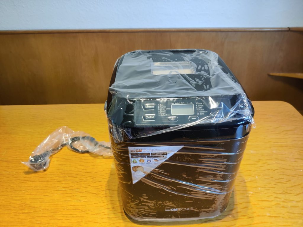 Clatronic BBA 3774 Brotbackautomat in Plastik verpackt