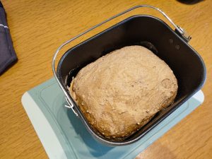 Clatronic BBA 3774 Brotbackautomat fertiges Brot in Backform