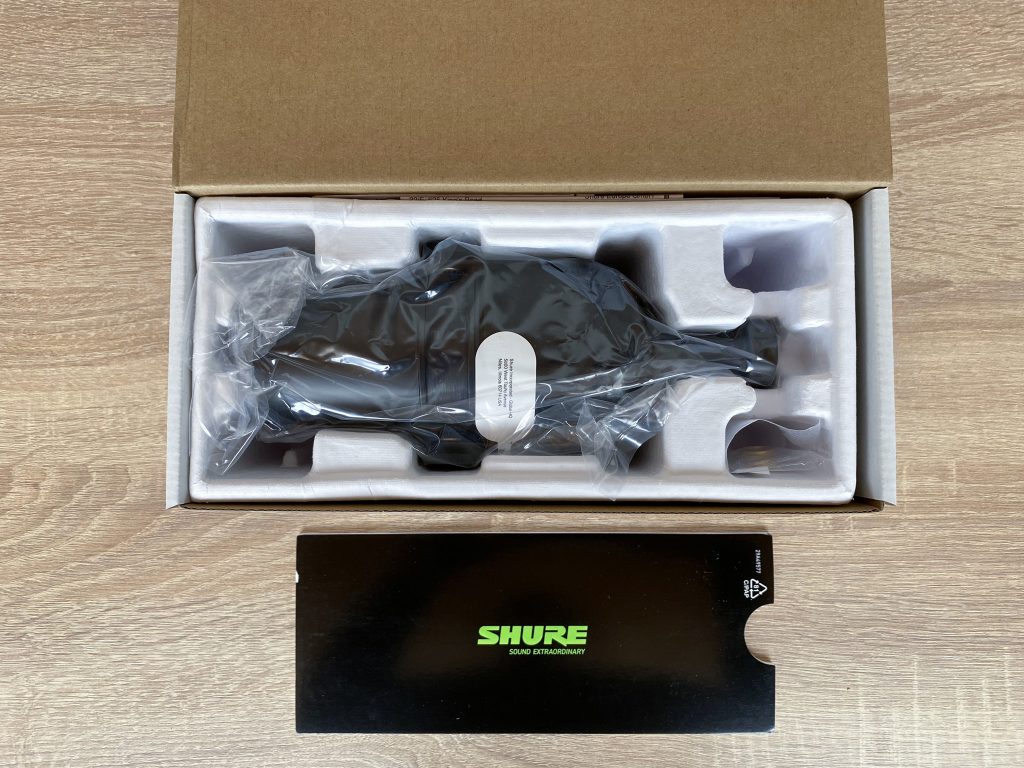 Shure MV7X Mikrofon in der Verpackung