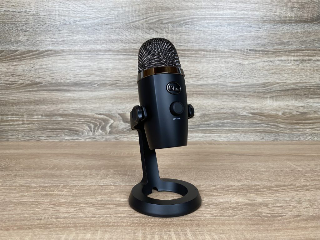 Logitech G Blue Yeti Nano Mikrofon aufgebaut