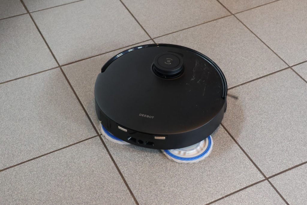 Ecovacs Deebot T30S Combo Complete Saug-Wisch-Roboter in Aktion