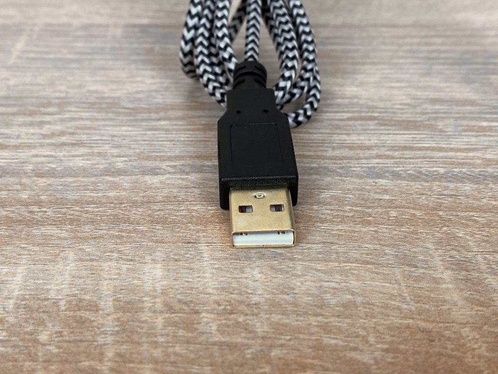 Trust GXT 232 Mantis Mikrofon Detail USB-Stecker