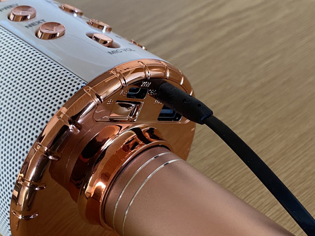 Fede WS-858L Mikrofon mit Klinkenkabel verbunden